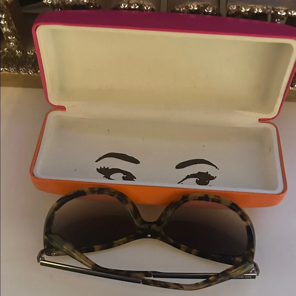 Kate Spade Black and Tortoise Sunglasses. Offers welcome - Picture 3 of 10